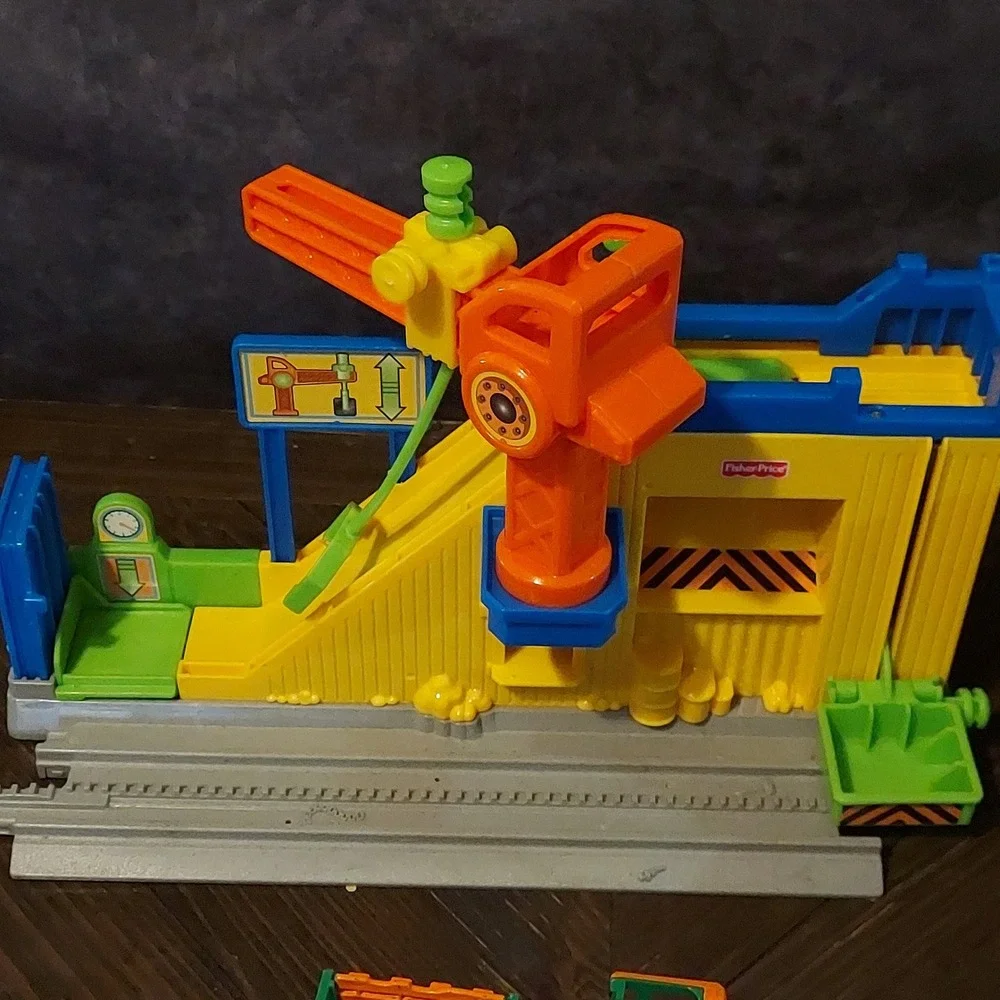 Fisher-Price GeoTrax Rail Road System Lot Tan Track Crane Mountain Truck 25pc